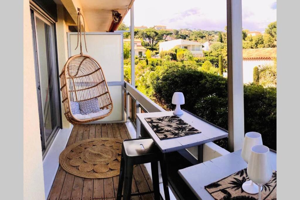 Charmant Studio Avec Terrasse Vue Mer A 50 M Sainte-Maxime Exterior photo