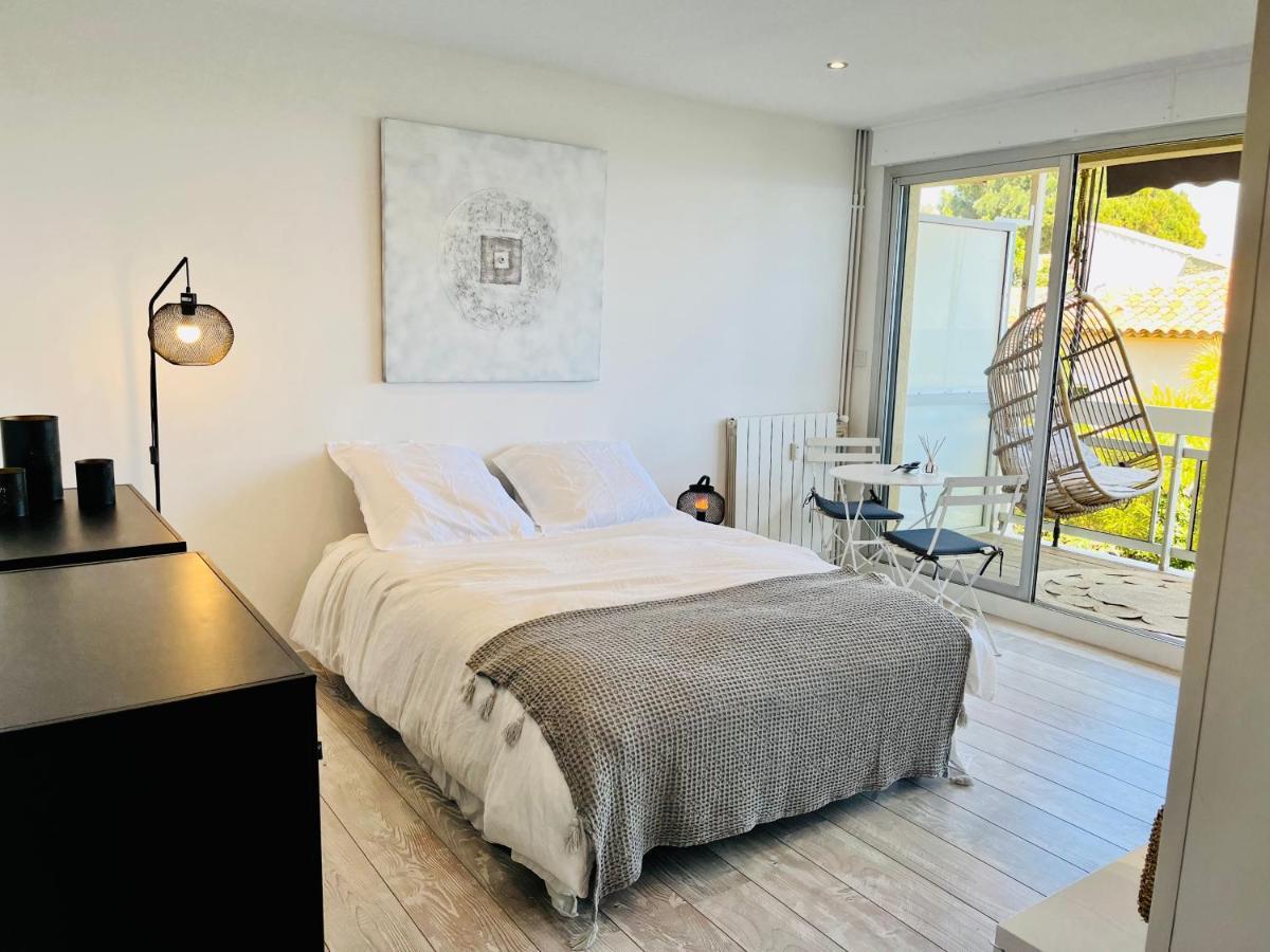Charmant Studio Avec Terrasse Vue Mer A 50 M Sainte-Maxime Exterior photo